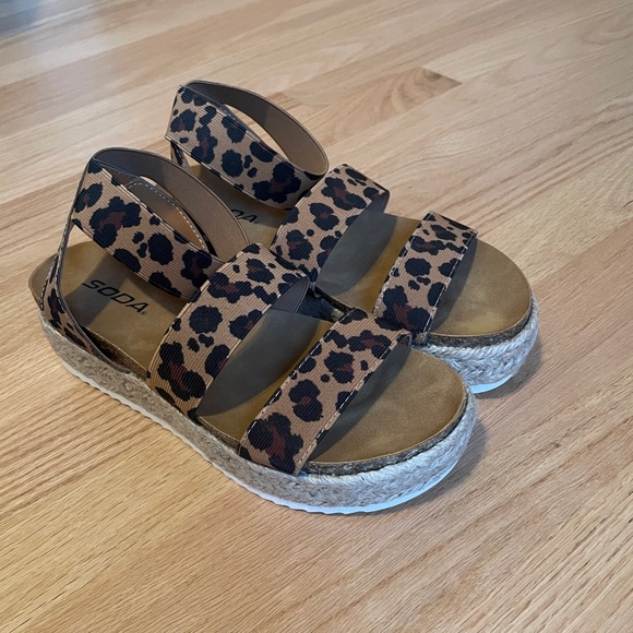 Leopard print wedge sandals - Picture 2 of 3